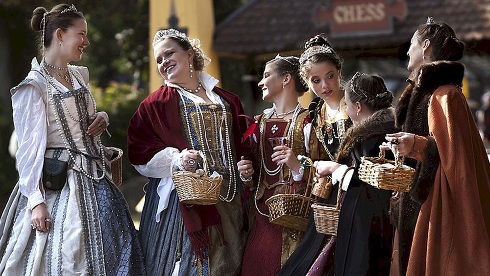 😊Do’s and Don’ts for Your First Renaissance Fair Costume - SCARLET DARKNESS